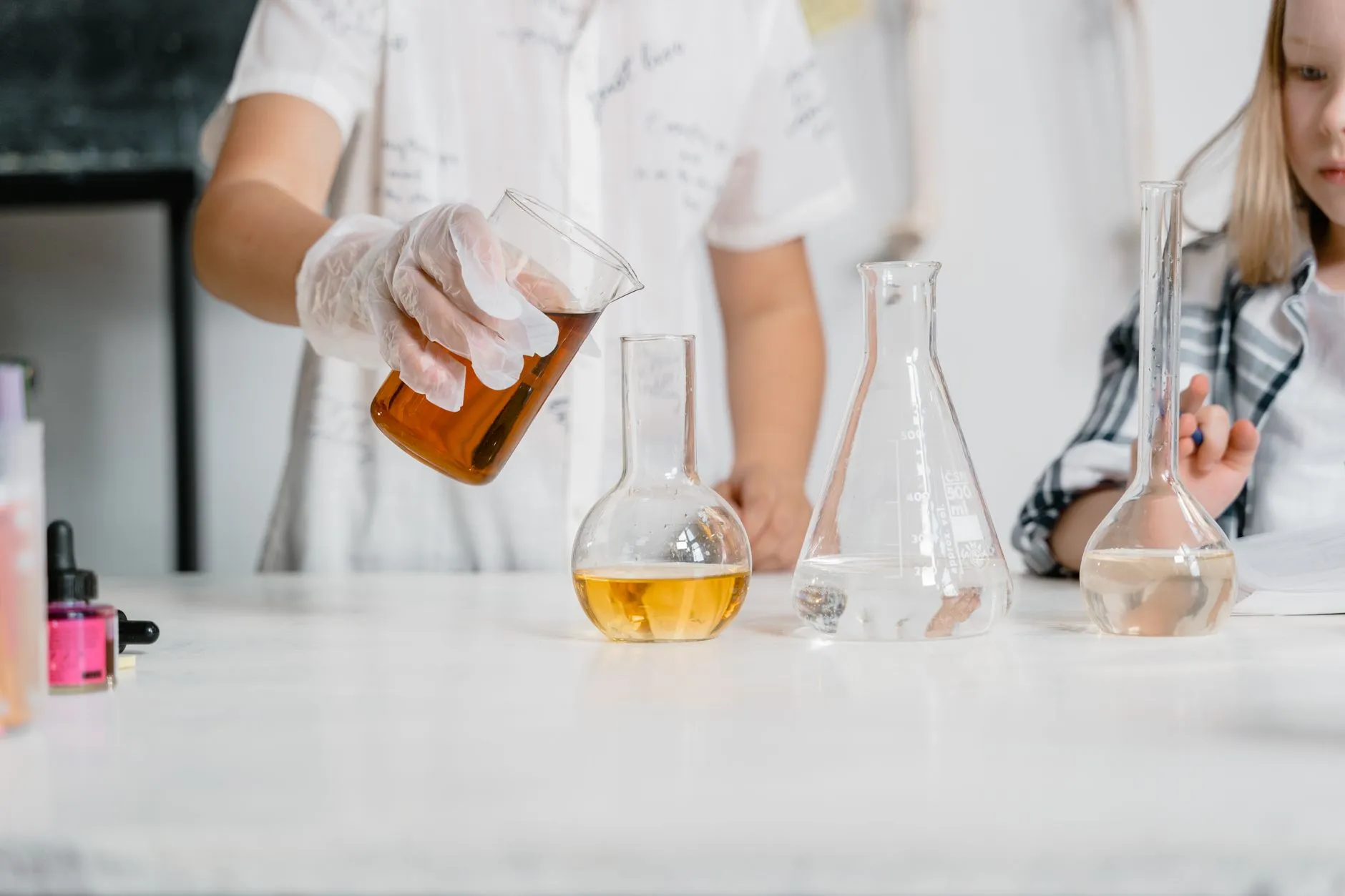 贵州企业软件开发如何选型？鸿盛云鼎解析定制化系统集成方案的关键考量
